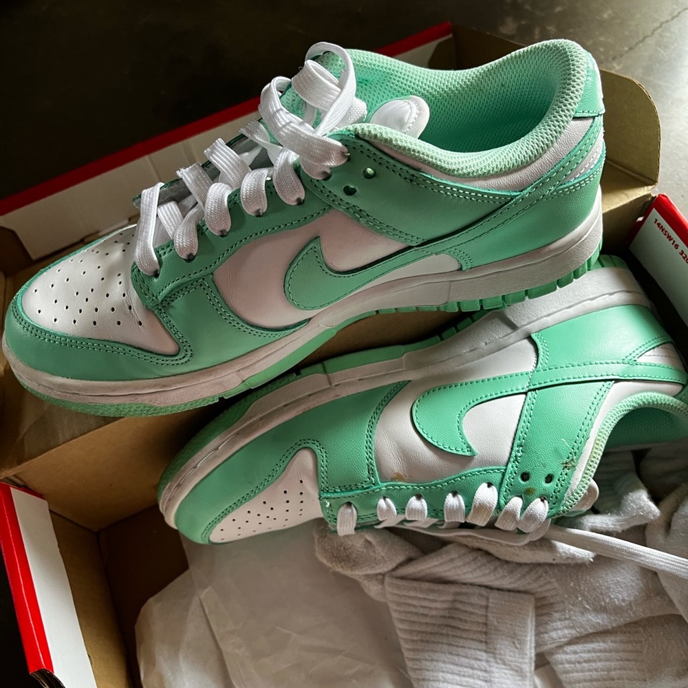 wmns green glow